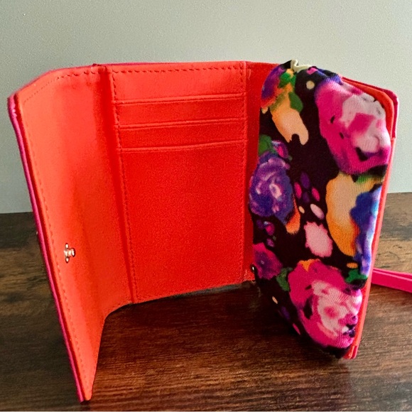 •SOLD•| Kate Spade| Fuchsia Pink Folding Patent Leather Small Wallet Wristlet - Picture 4 of 5